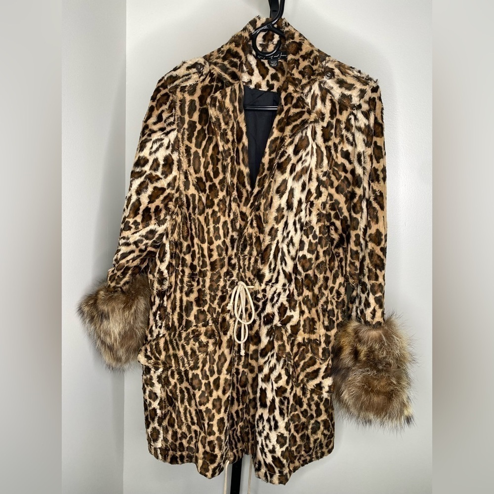 Elizabeth and James Fur Coat with Detachable Collar 🌟 - Picture 3 of 6